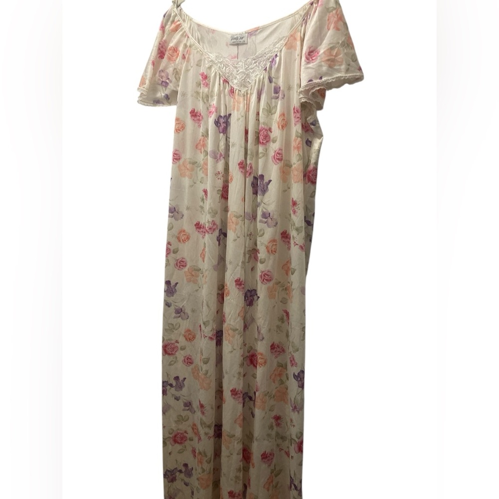 Vintage Vanity Fair Floral Nightgown size Large- Made in USA.